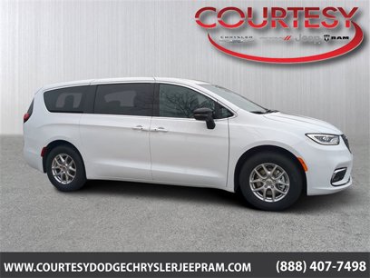 New 2025 Chrysler Pacifica Select