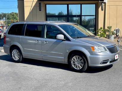 Used 2016 Chrysler Town & Country Touring w/ Driver Convenience Group