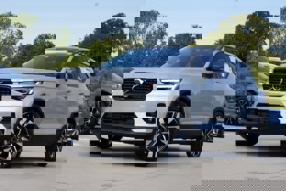 New 2025 Volvo XC40 B5 Ultra w/ Climate Package