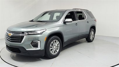 Used 2023 Chevrolet Traverse LT