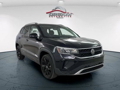 Used 2023 Volkswagen Taos SE w/ Black Wheel Package
