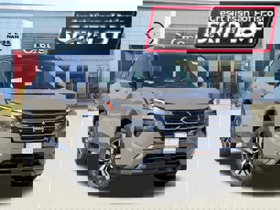 New 2025 Nissan Rogue SL w/ Tech Package