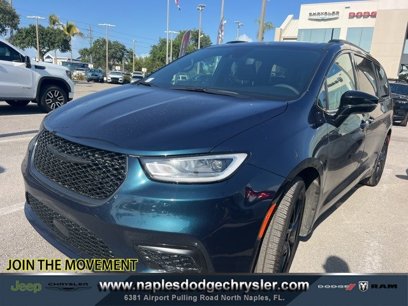 Used 2025 Chrysler Pacifica Limited