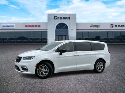 Used 2024 Chrysler Pacifica Limited