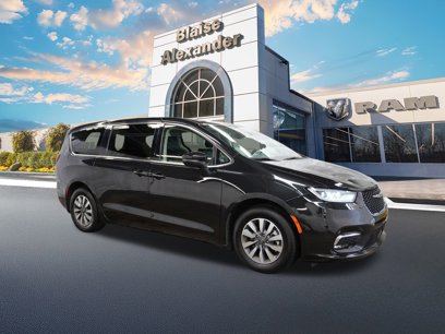 Used 2023 Chrysler Pacifica Touring-L