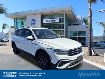 Used 2024 Volkswagen Tiguan SE w/ Panoramic Sunroof Package