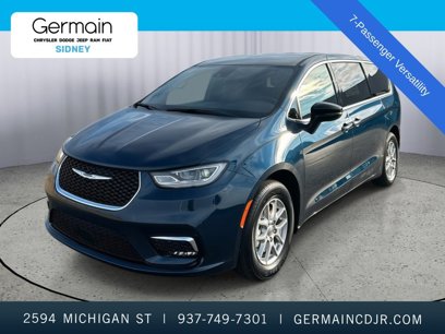 New 2025 Chrysler Pacifica Select