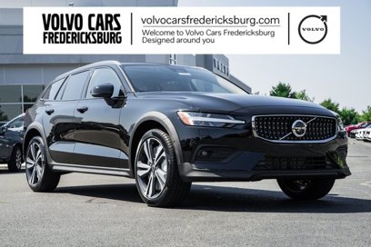 New 2026 Volvo V60 B5 Cross Country Plus w/ Protection Package Premier