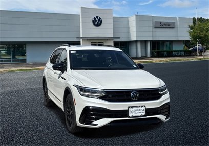 Certified 2022 Volkswagen Tiguan SE R-Line