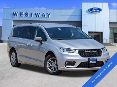 Used 2023 Chrysler Pacifica Touring-L