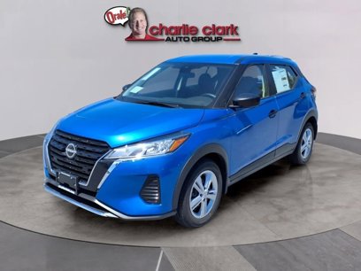 New 2025 Nissan Kicks Play S