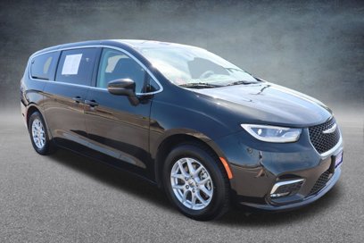Used 2023 Chrysler Pacifica Touring-L