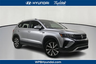 Used 2022 Volkswagen Taos SE w/ Panoramic Sunroof Package