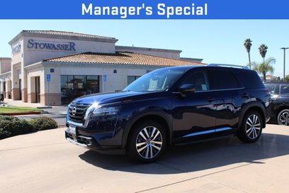 Used 2022 Nissan Pathfinder Platinum w/ Lighting Package (N93)