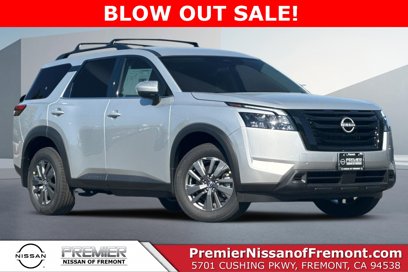 New 2024 Nissan Pathfinder SV w/ Black Appearance Package