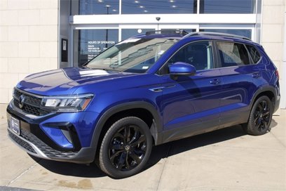 Used 2024 Volkswagen Taos SE w/ Panoramic Sunroof Package