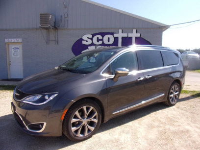 Used 2019 Chrysler Pacifica Limited w/ Tire & Wheel Group