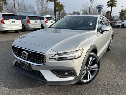 New 2025 Volvo V60 B5 Cross Country Plus w/ Protection Package Premier
