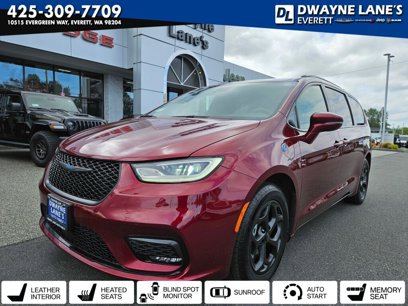 Used 2021 Chrysler Pacifica Limited w/ Uconnect Theater Family Group