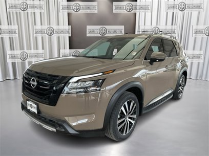 New 2025 Nissan Pathfinder Platinum w/ Black Appearance Package