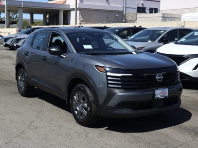 New 2025 Nissan Kicks S