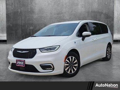 Used 2023 Chrysler Pacifica Touring-L
