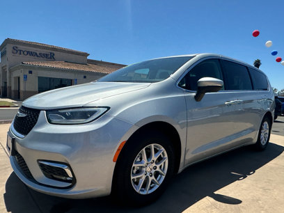 Used 2023 Chrysler Pacifica Touring-L