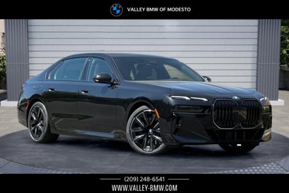 New 2025 BMW 740i w/ Premium Package