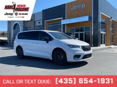 New 2025 Chrysler Pacifica Select
