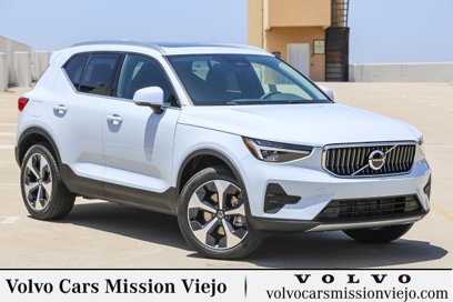 New 2025 Volvo XC40 B5 Core w/ Climate Package
