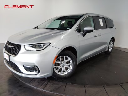 Used 2023 Chrysler Pacifica Touring-L