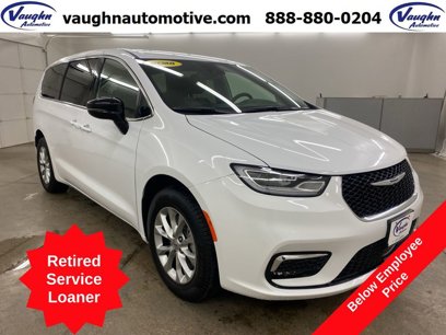New 2025 Chrysler Pacifica Select