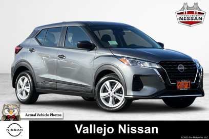 New 2025 Nissan Kicks Play S