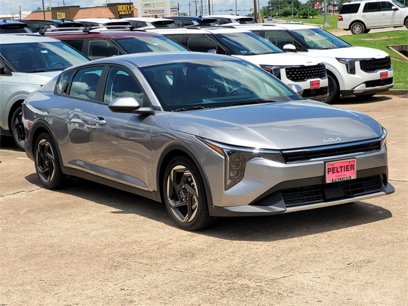 New 2025 Kia K4 EX
