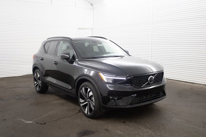 Certified 2024 Volvo XC40 B5 Plus w/ Climate Package