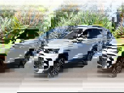 New 2025 Volkswagen Taos SE