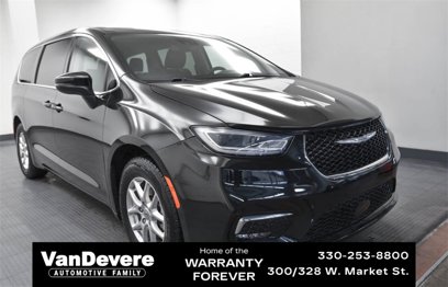 Used 2023 Chrysler Pacifica Touring-L