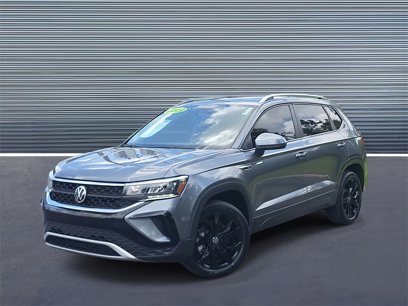Used 2022 Volkswagen Taos SE w/ Panoramic Sunroof Package