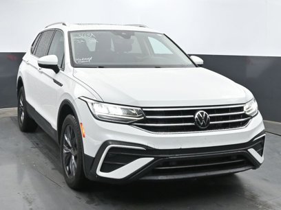 Used 2022 Volkswagen Tiguan SE w/ Panoramic Sunroof Package