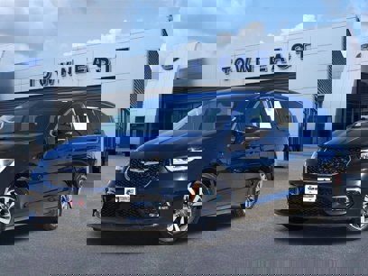 Used 2022 Chrysler Pacifica Touring-L w/ Uconnect Theater Family Group