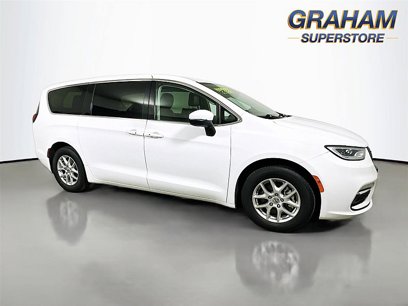 Used 2023 Chrysler Pacifica Touring-L