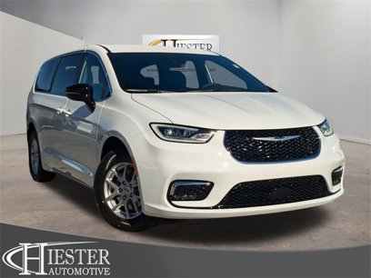 New 2025 Chrysler Pacifica Select