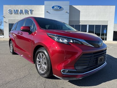 Used 2021 Toyota Sienna XLE