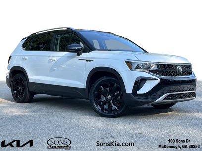 Used 2023 Volkswagen Taos SE w/ Black Wheel Package