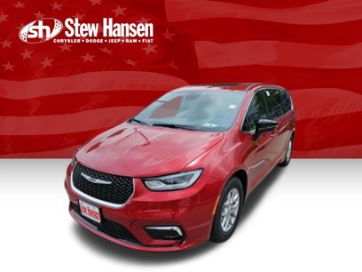 New 2025 Chrysler Pacifica Select w/ Uconnect Theater Family Group