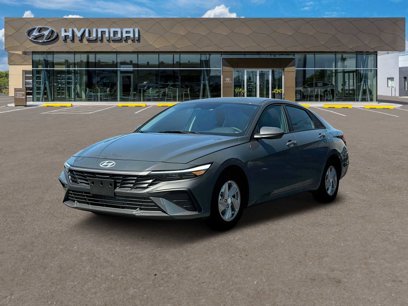New 2025 Hyundai Elantra SE