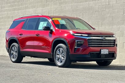 Certified 2025 Chevrolet Traverse LT w/ Driver Confidence Package