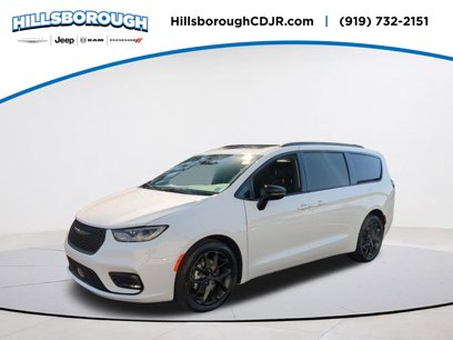 New 2024 Chrysler Pacifica Limited w/ S Appearance Package