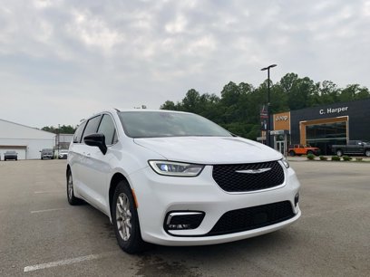 Used 2024 Chrysler Pacifica Touring-L