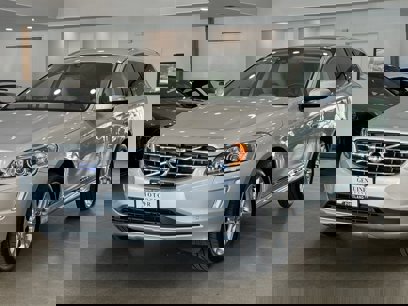 Used 2016 Volvo XC60 T5 Platinum w/ Climate Package